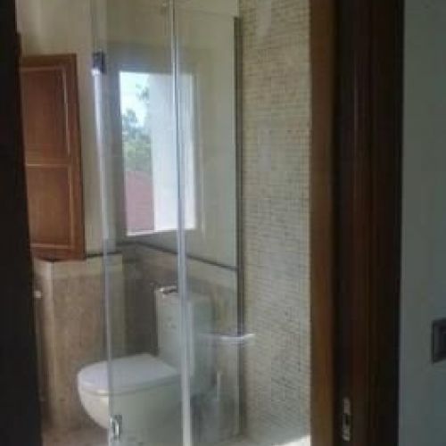 mampara ducha con fijo 90u00ba y fijo en linia con la puerta con refuerzos a vidrio y pared