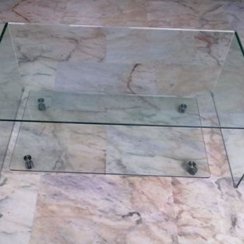mesa de cristal pegada con pegamento uva totalmente transparente