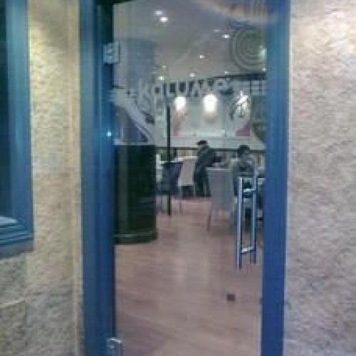 puerta templada de acceso a local comercial