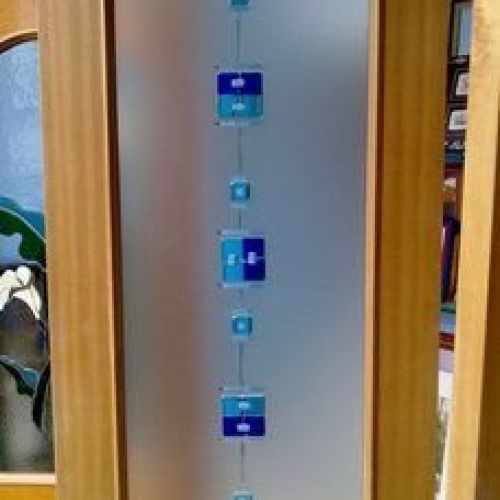 puerta con vidrio fusing