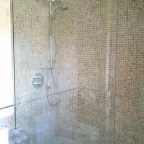 mampara de ducha cristal fijo con refuerzo a pared ii