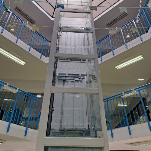 Ascensor acristalado