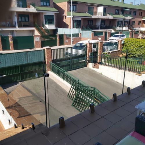 Barandilla con pinzas a suelo