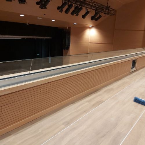 Barandilla con cristales pequeños  para auditorio (Temas de acustica)