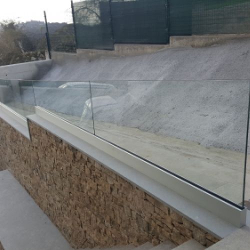 Barandilla con perfil de aluminio